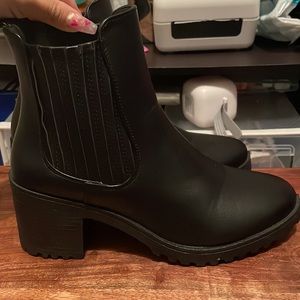 black boots only worn once